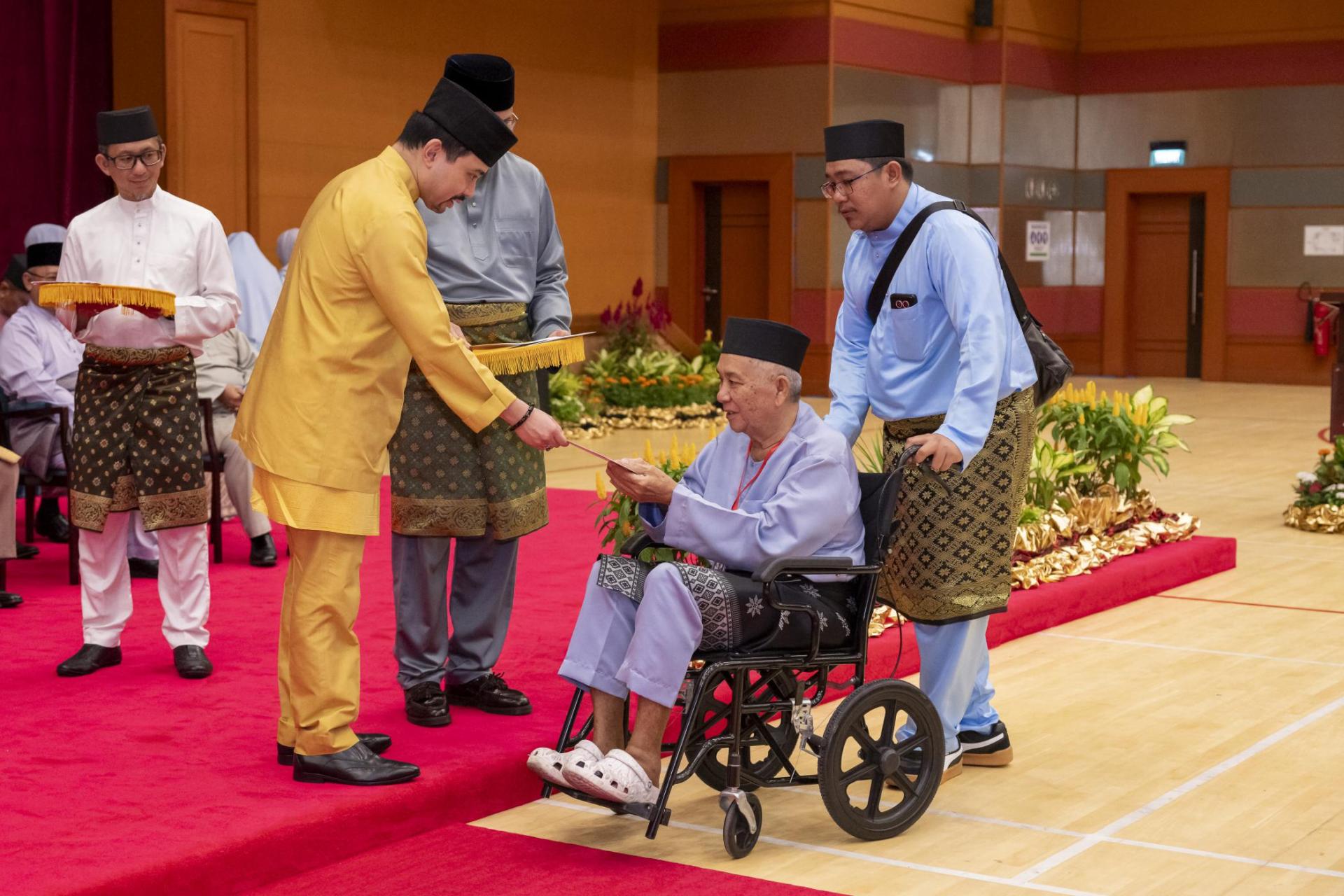 马力王子颁发恩赐金予特殊人士