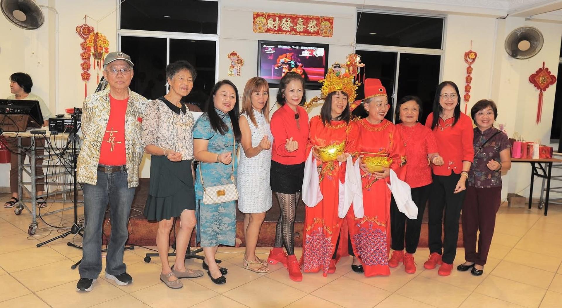 财神爷爷和财神奶奶贺年