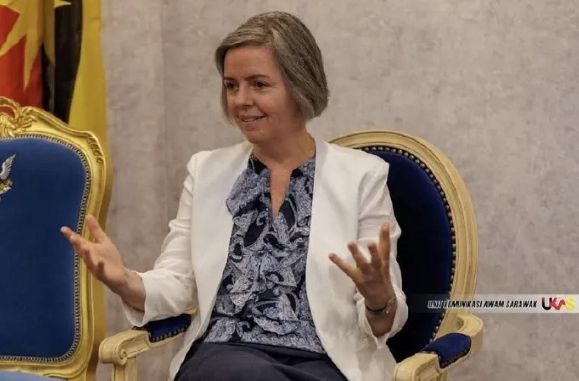 Robinson于2026年3月10日在古晋国家勇士大厦举行的记者会上向媒体发表谈话。