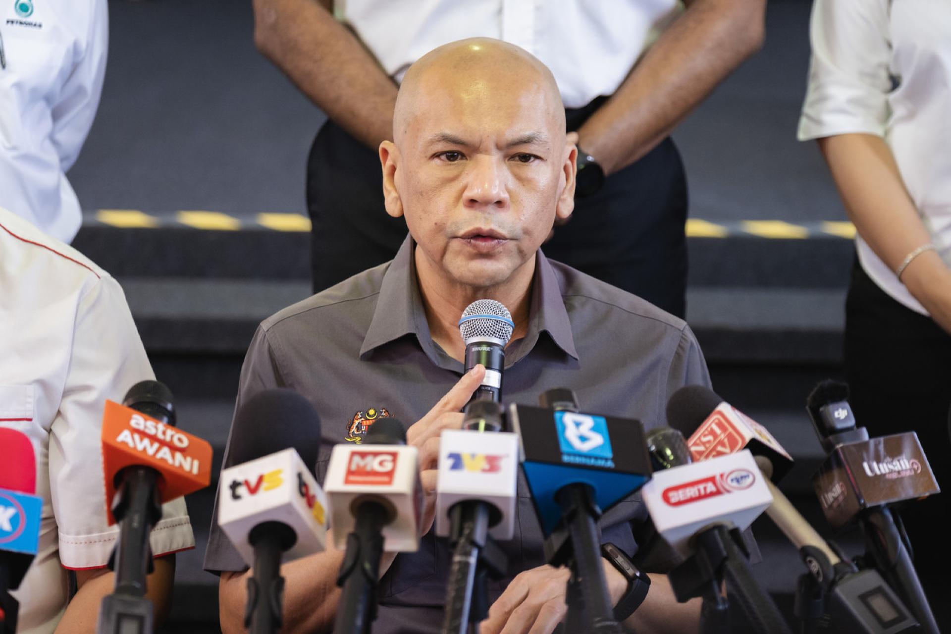 阿米占：内贸部将提升国家边境监控和执法，以遏制燃料走私的风险。