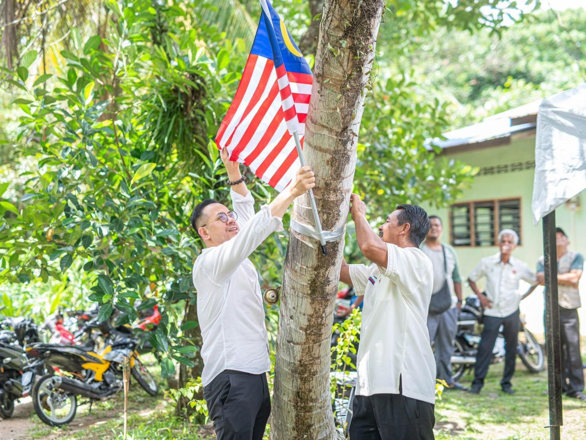 沈志强（左）吁请各方适可而止！马来西亚人已经受够了所有宗教与种族相关的挑衅行为！