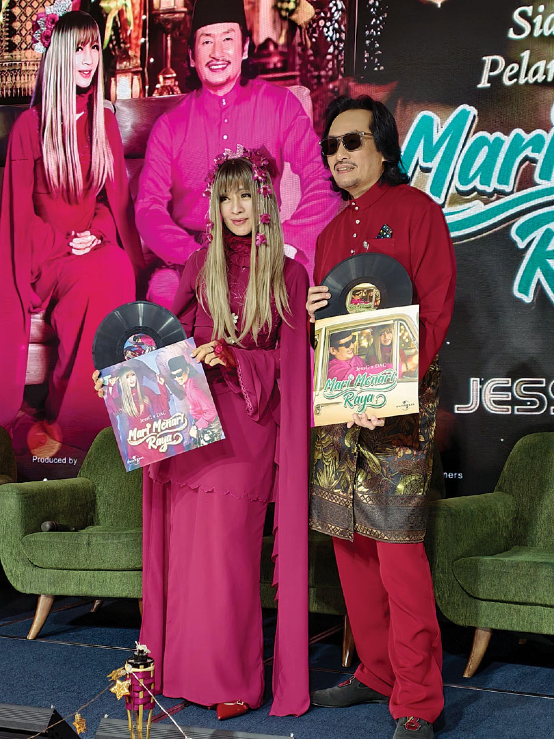 钟洁希与AC米扎为配合2026年开斋节，首次合作推出开斋节单曲《Mari Menari Raya》。