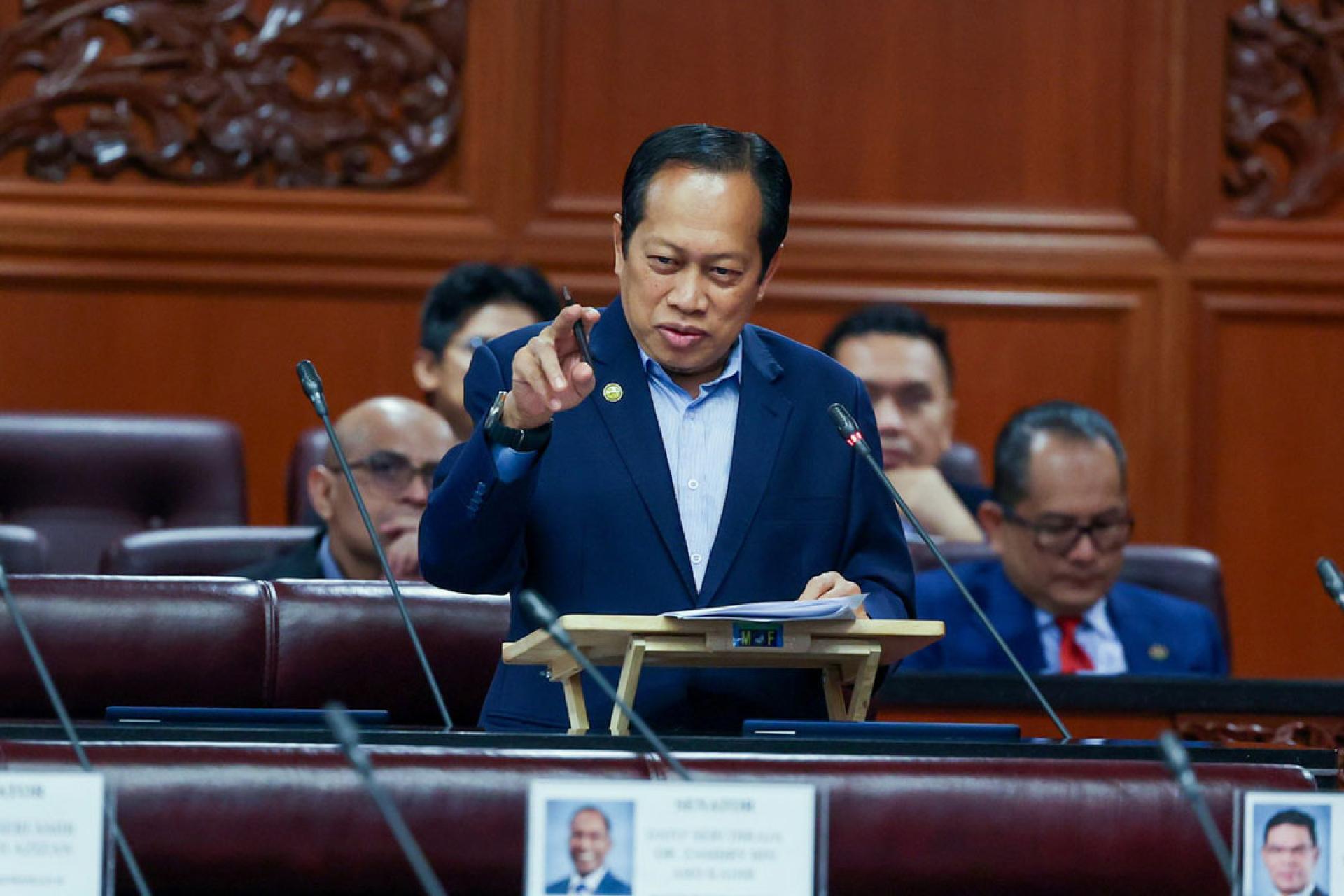 阿末马斯兰讲解大道沿途垃圾问题由因素。