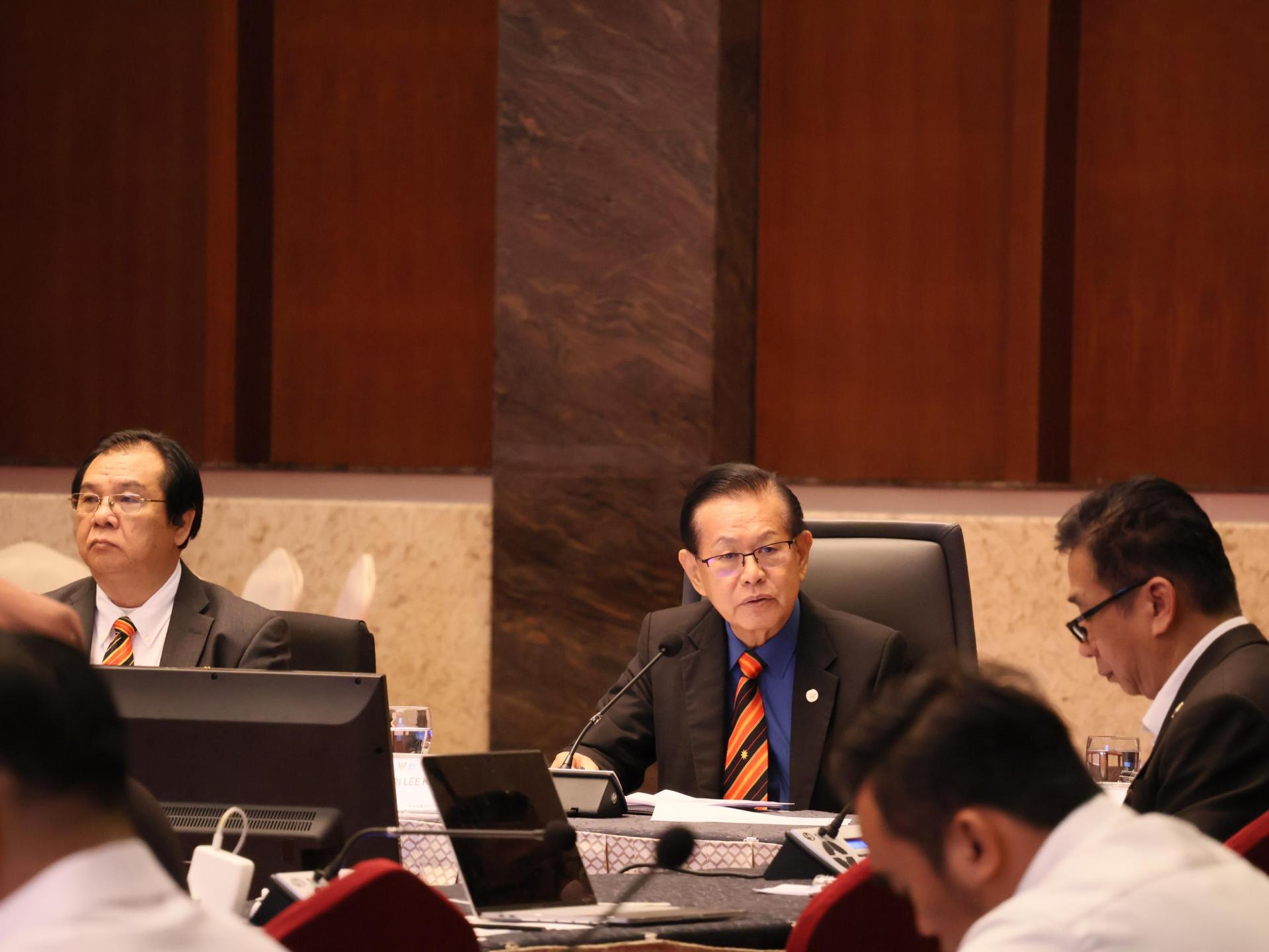 拿督斯里李景胜主持砂拉越城市交通管理委员会（SUTMaC）第一次会议并致开幕词。