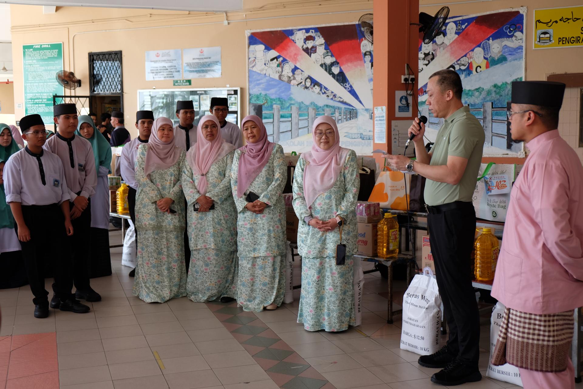 陈伟在会上致词