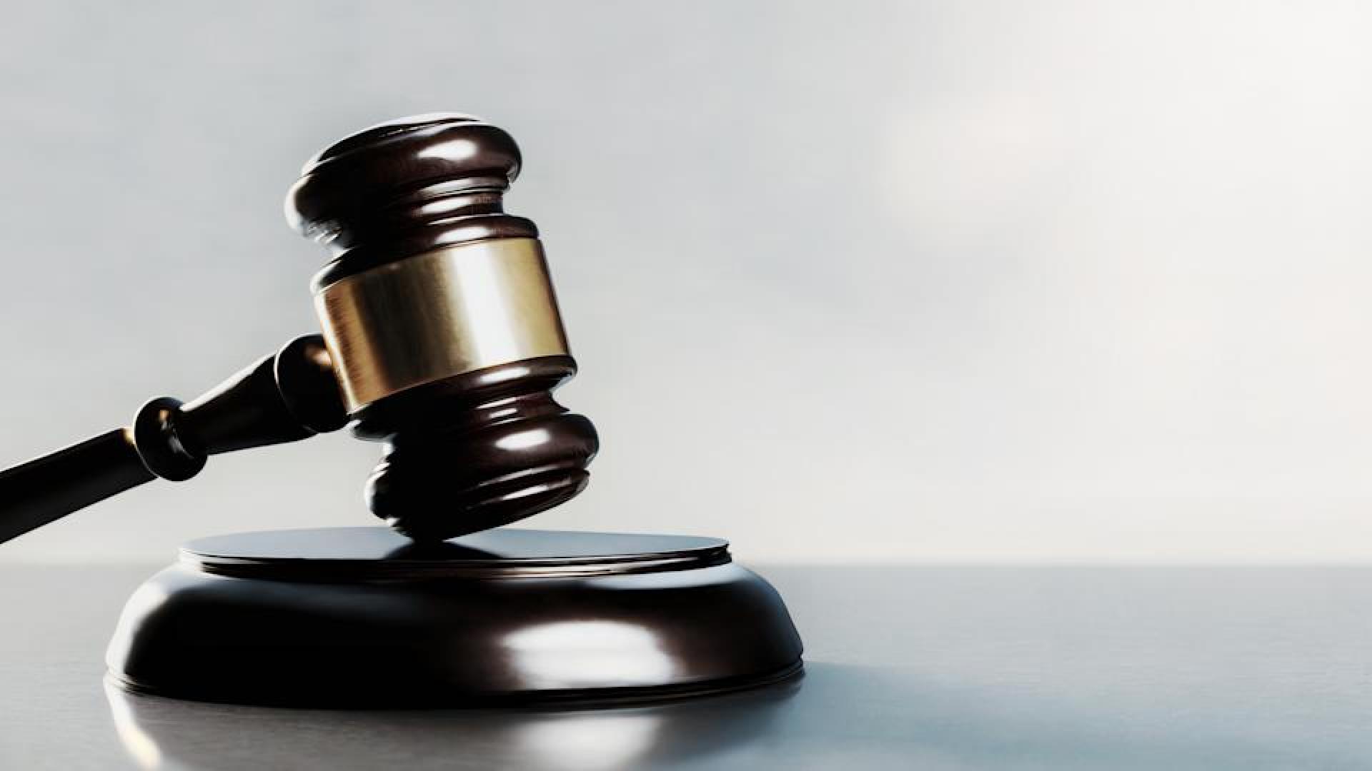 22岁新加坡男子在童年时期多次性侵年幼表妹，被判处入狱10年及鞭刑24下。（示意图）