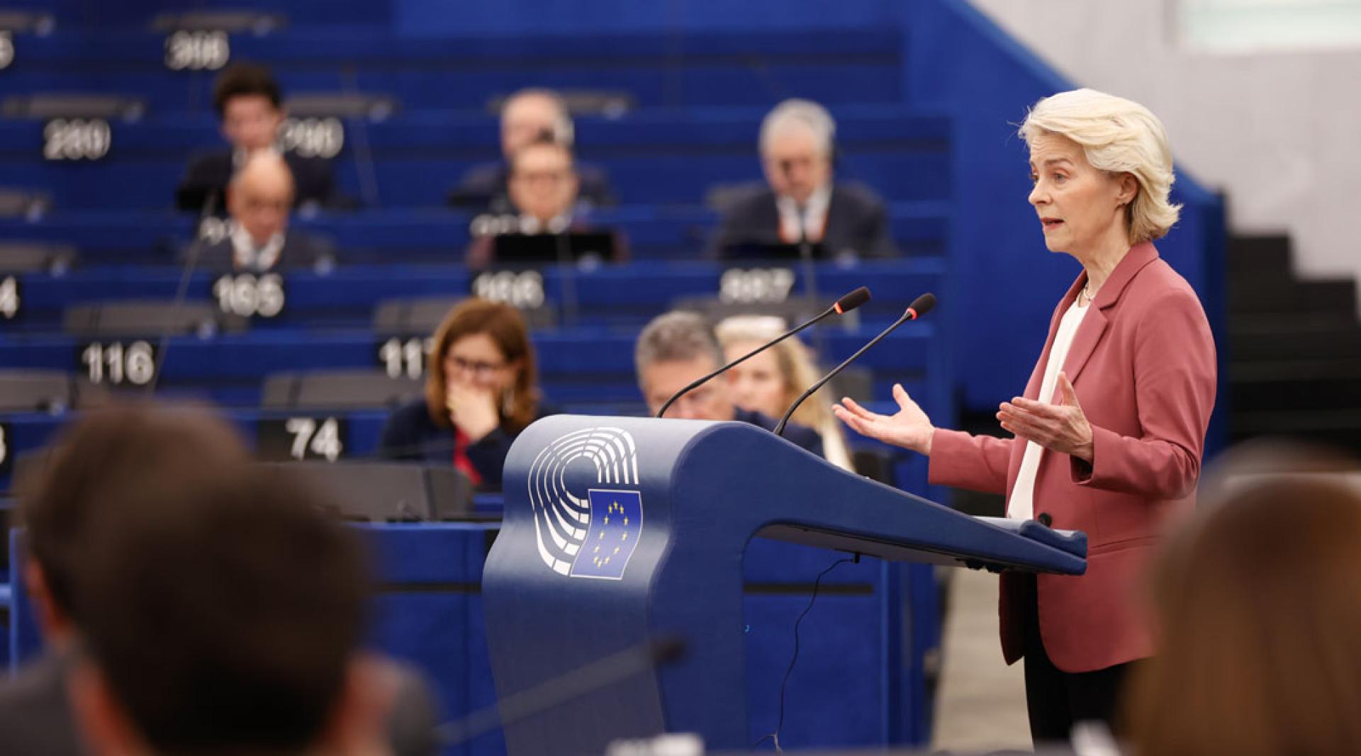 冯德莱恩在欧洲议会上发言。（图：新华社）