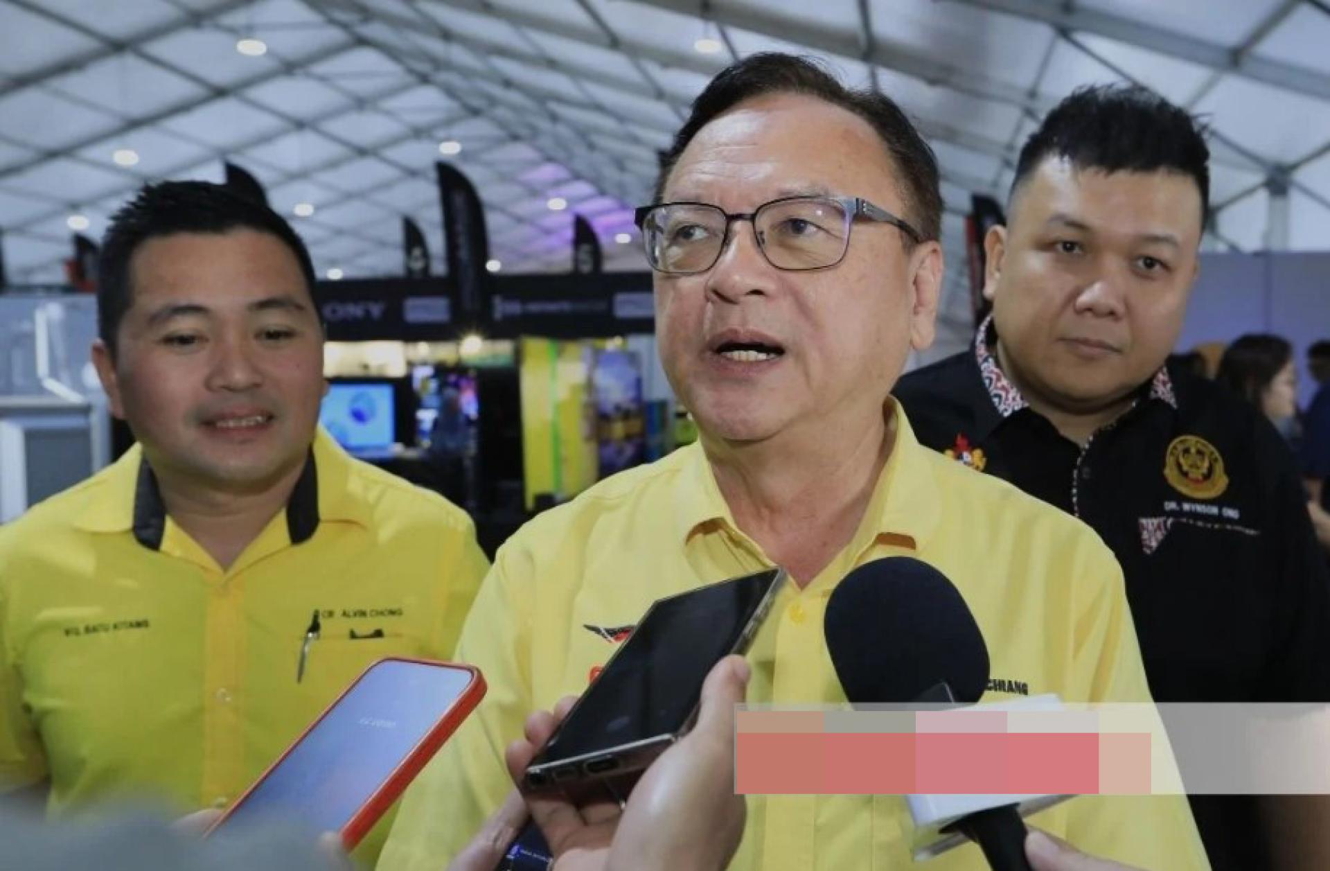 巴都吉当州议员拿督罗克强今日出席古晋婆罗洲国际博览会开幕仪式。