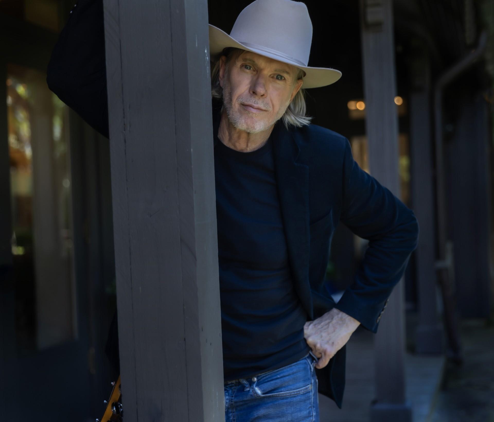 Rick Price回忆首次来马时，机场被歌迷齐声合唱《Heaven Knows》迎接，让他深受感动。