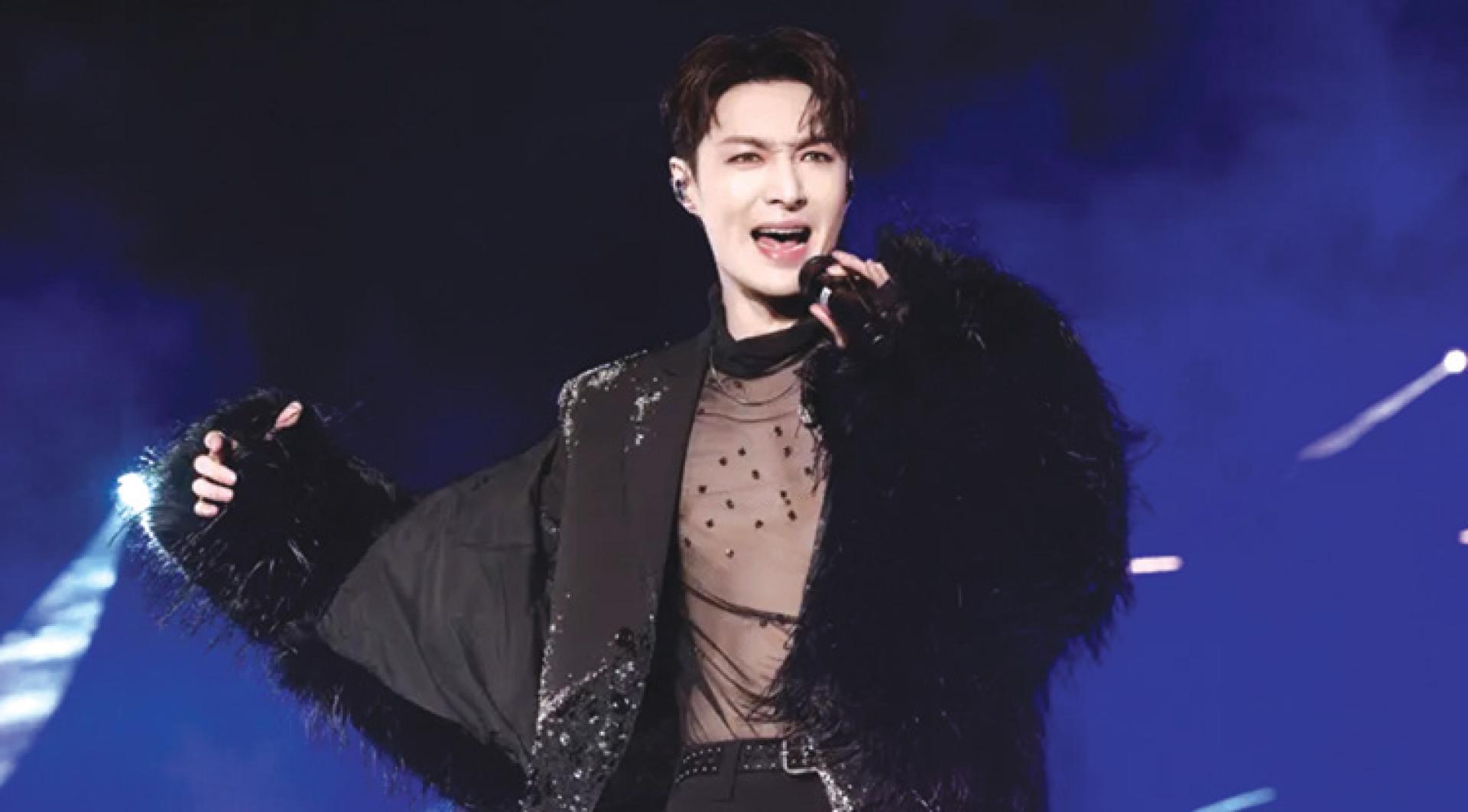 张艺兴未向中国国家话剧院报备，去年12月14日去韩国被紧急召回，12月31日又赴香港开唱。