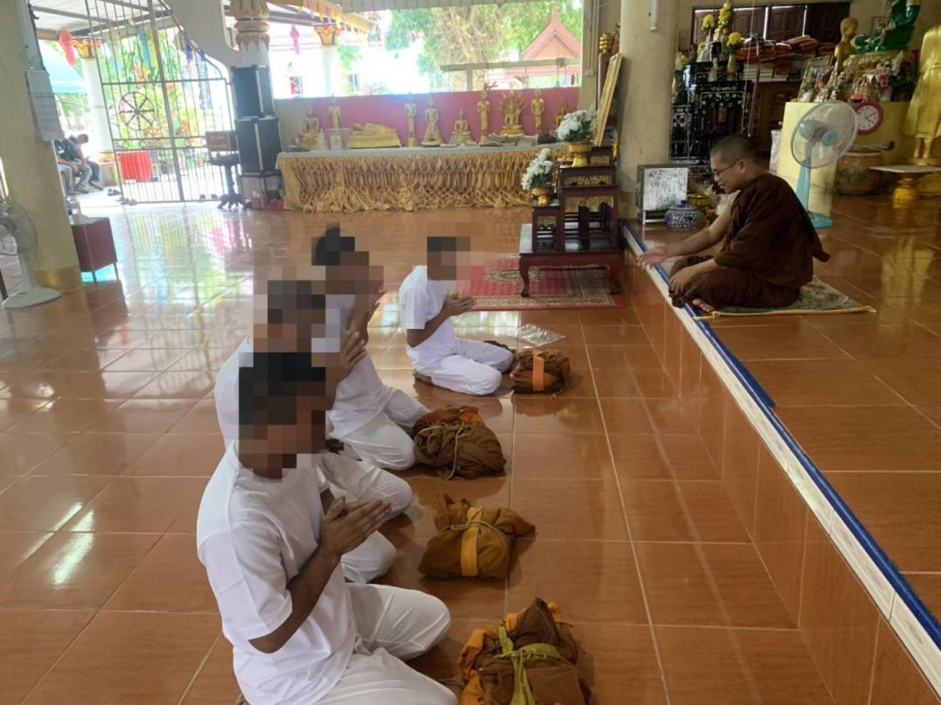 经送往甲米医院复检确认，4人体内确实含有毒品成分，立即依法进行还俗处理，并启动法律程序。