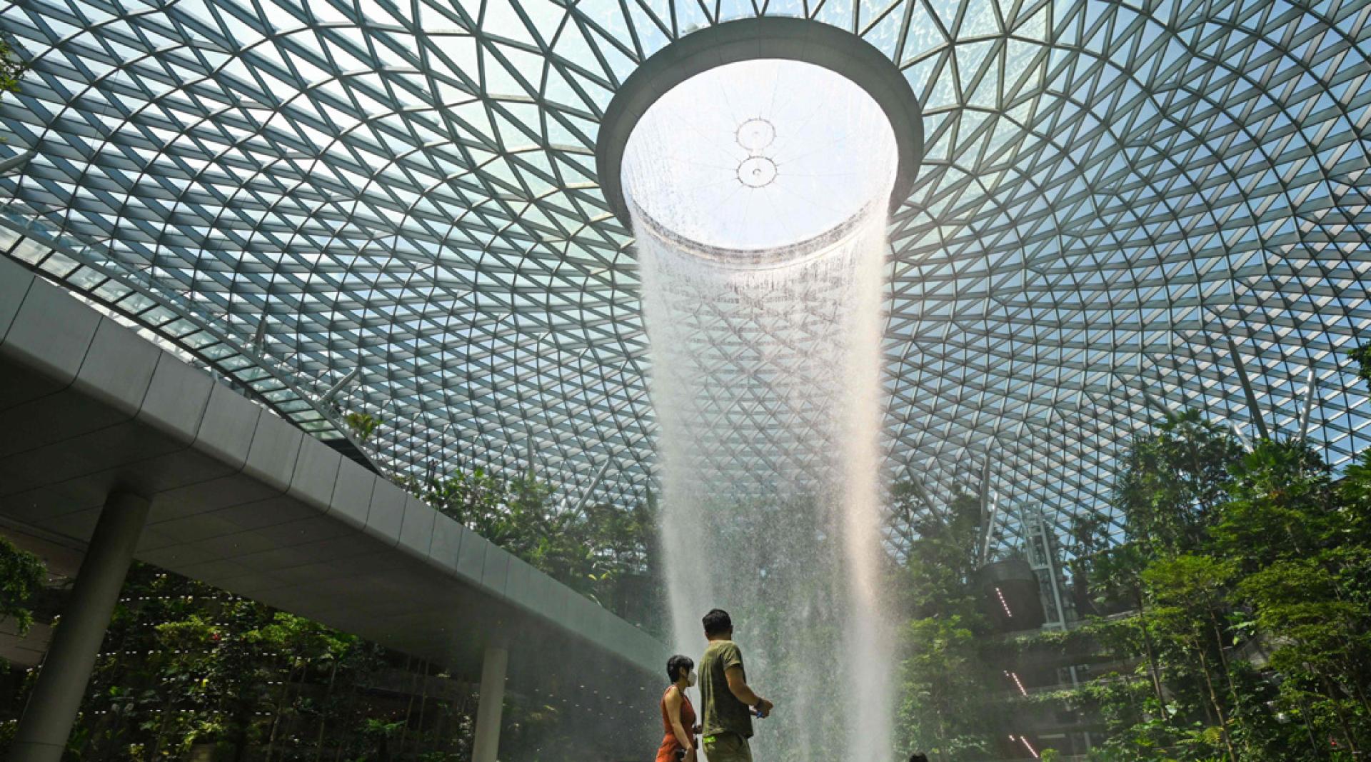 新加坡约95%的发电燃料依赖进口天然气。图为前往圣淘沙岛的缆车。