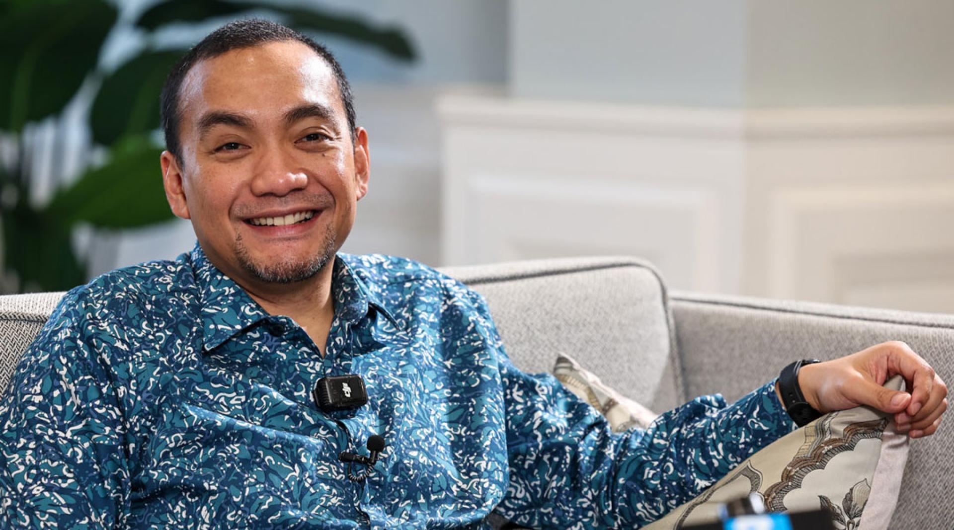 翁哈菲兹于2022年年仅44岁宣誓就柔佛州务大臣，肩负起领导州政府的重任。