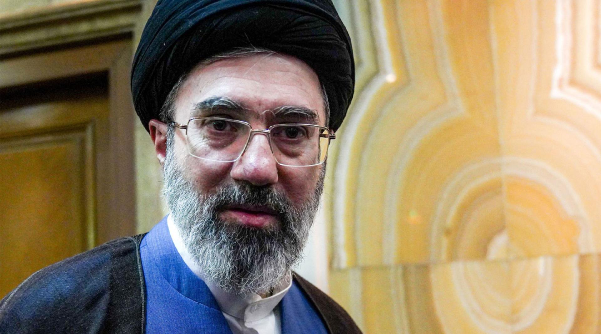 穆杰塔巴刚被选举为伊朗最高精神领袖。