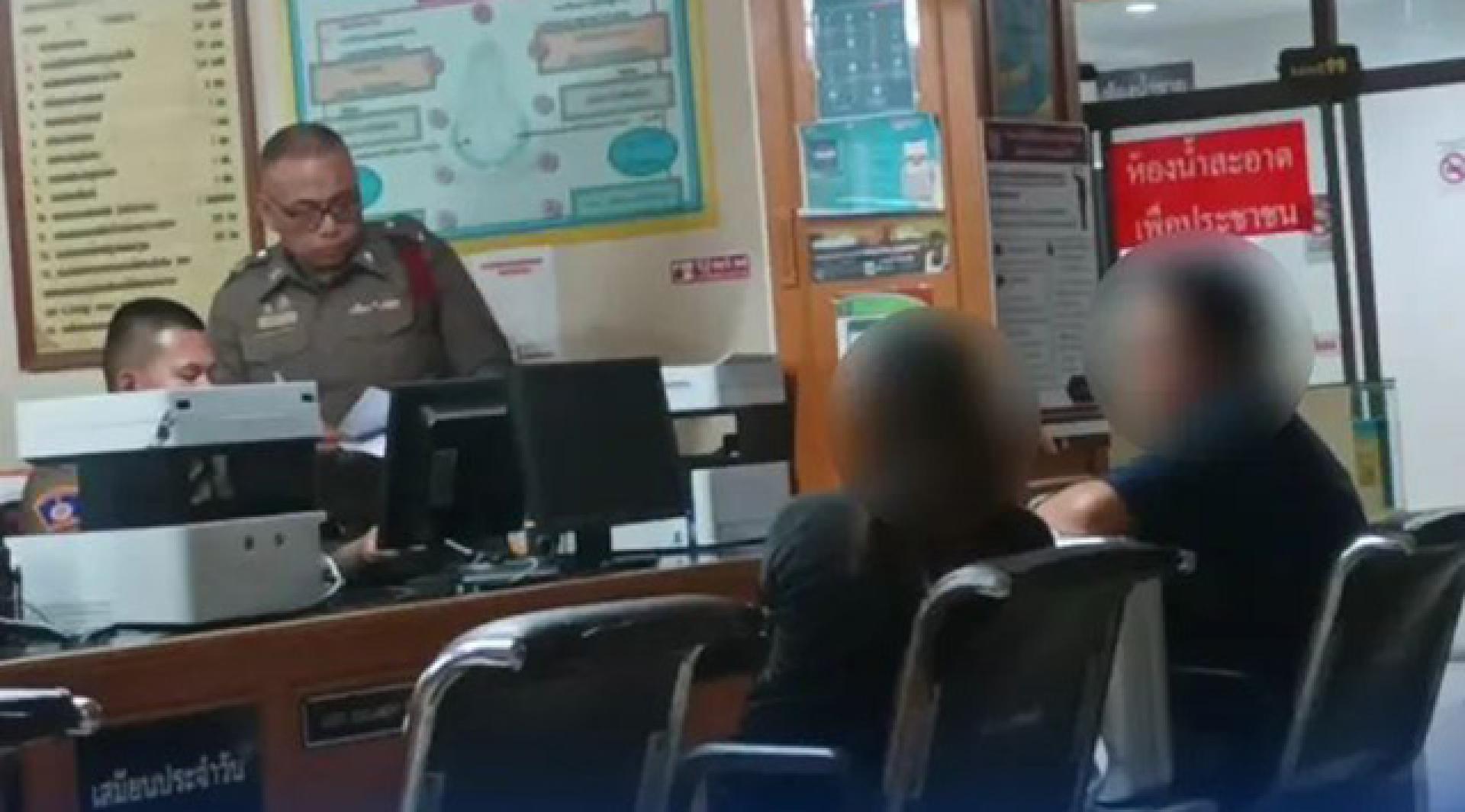 男婴父亲前往警局报警。