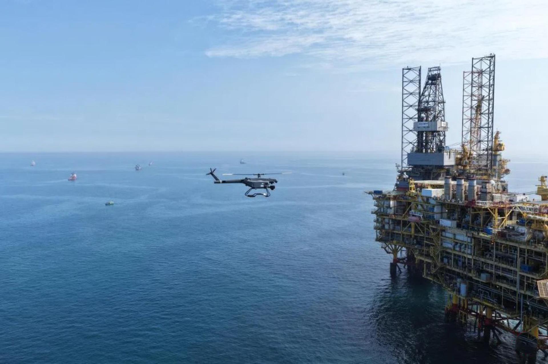 中国和越南将于3月中旬组织海军舰艇，在北部湾海域等地进行联合巡逻和训练。图为中国在北部湾海域的海上油田平台。