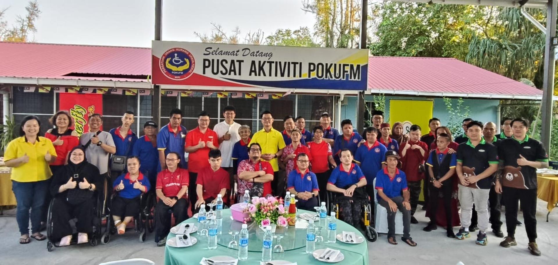 美里肢体残障人协会与全体出席者合影。