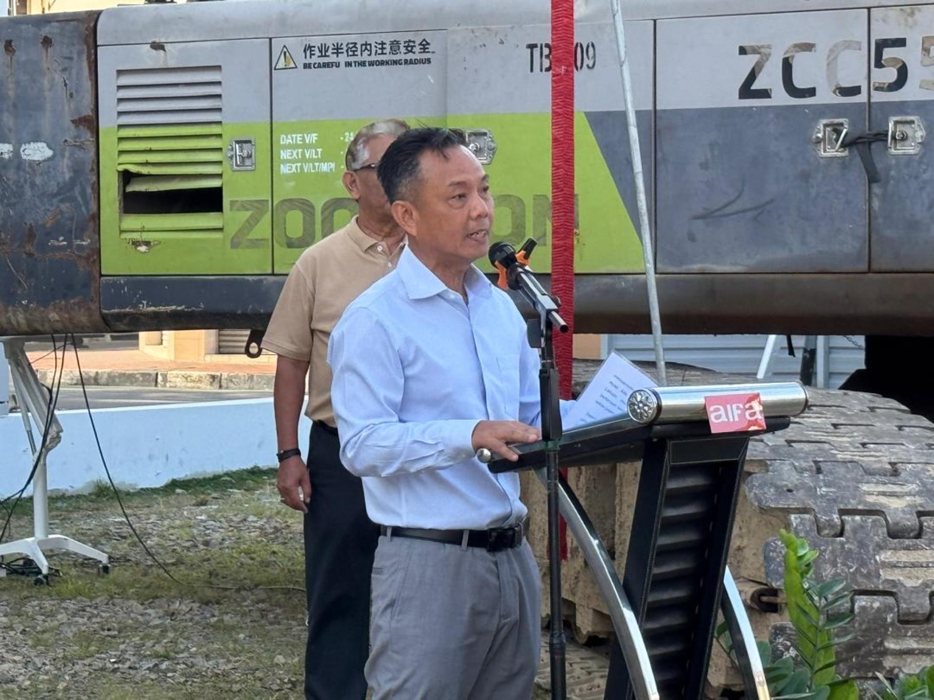 纳闽机构副主席拿督斯里辛姆苏丁西迪