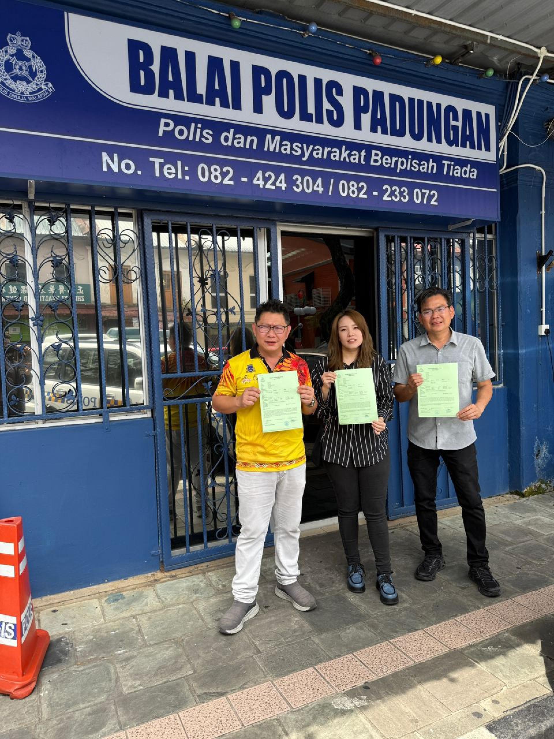 图说 在郑志国市议员及甲必丹郭陪同下，蔡珉玉日前前往警局正式报案。