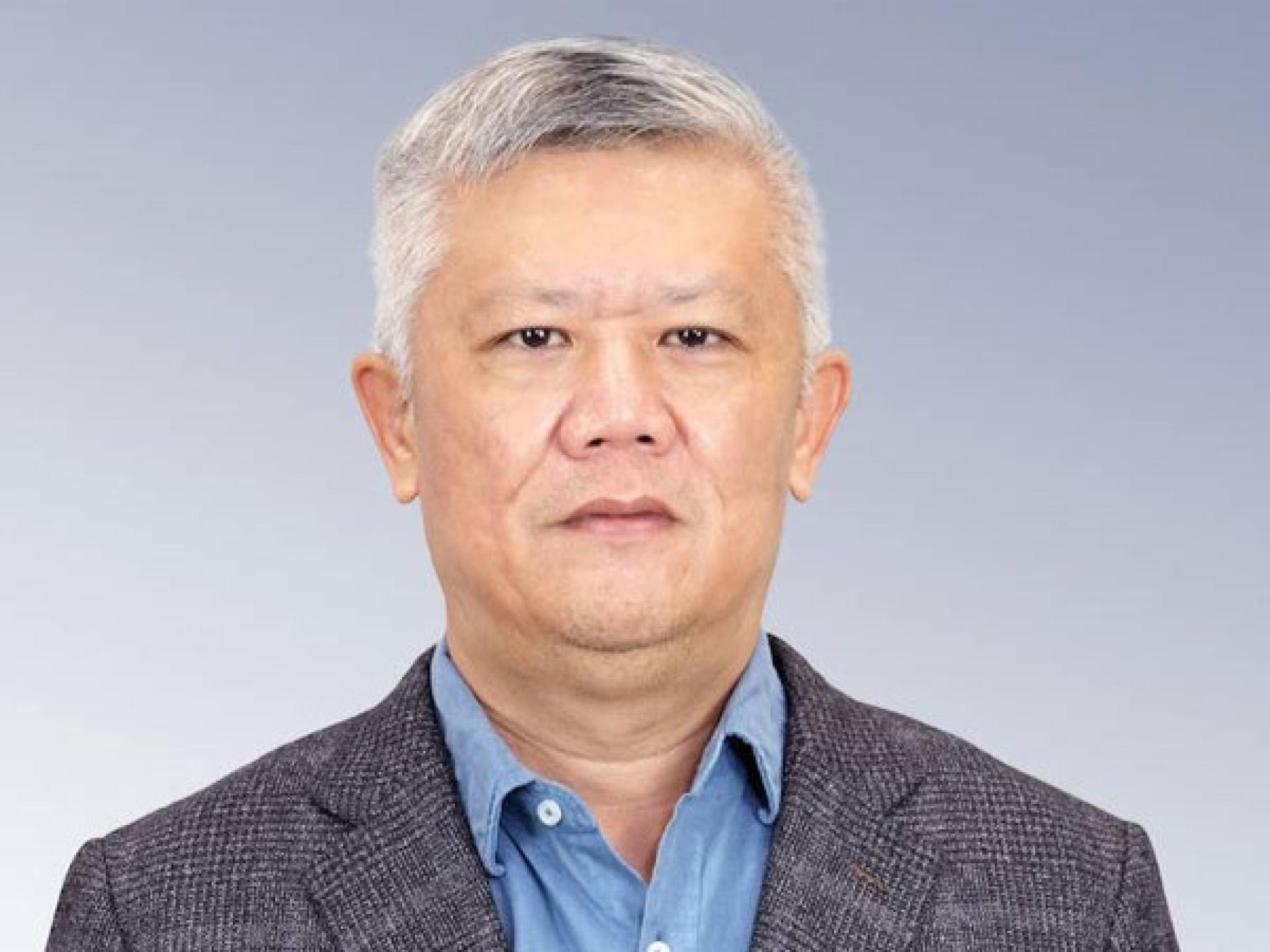 陈文龙周二发表声明，质疑警方突击搜查原因。