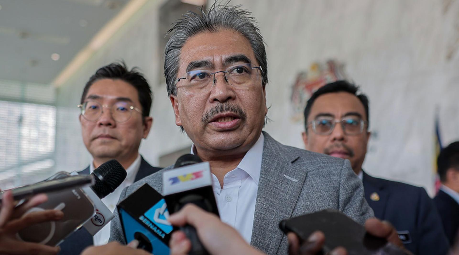 投资丶贸易及工业部长拿督斯里佐哈里阿都干尼。