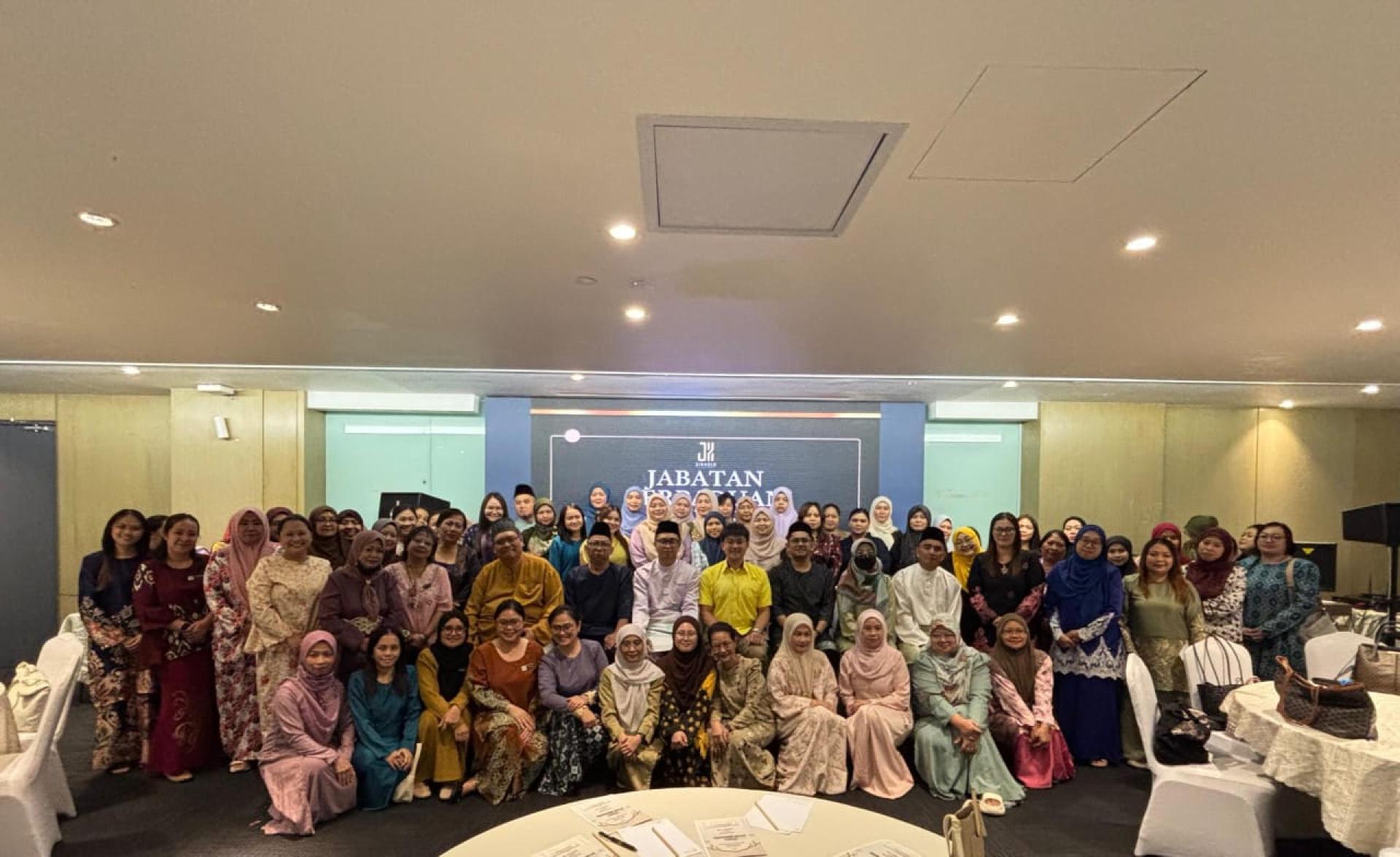 全体出席者合影。