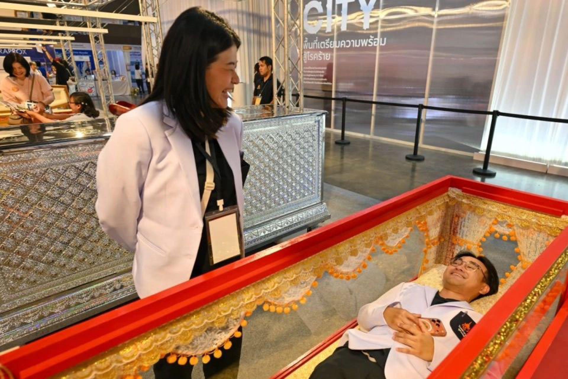 泰国暖武里的死亡节上。