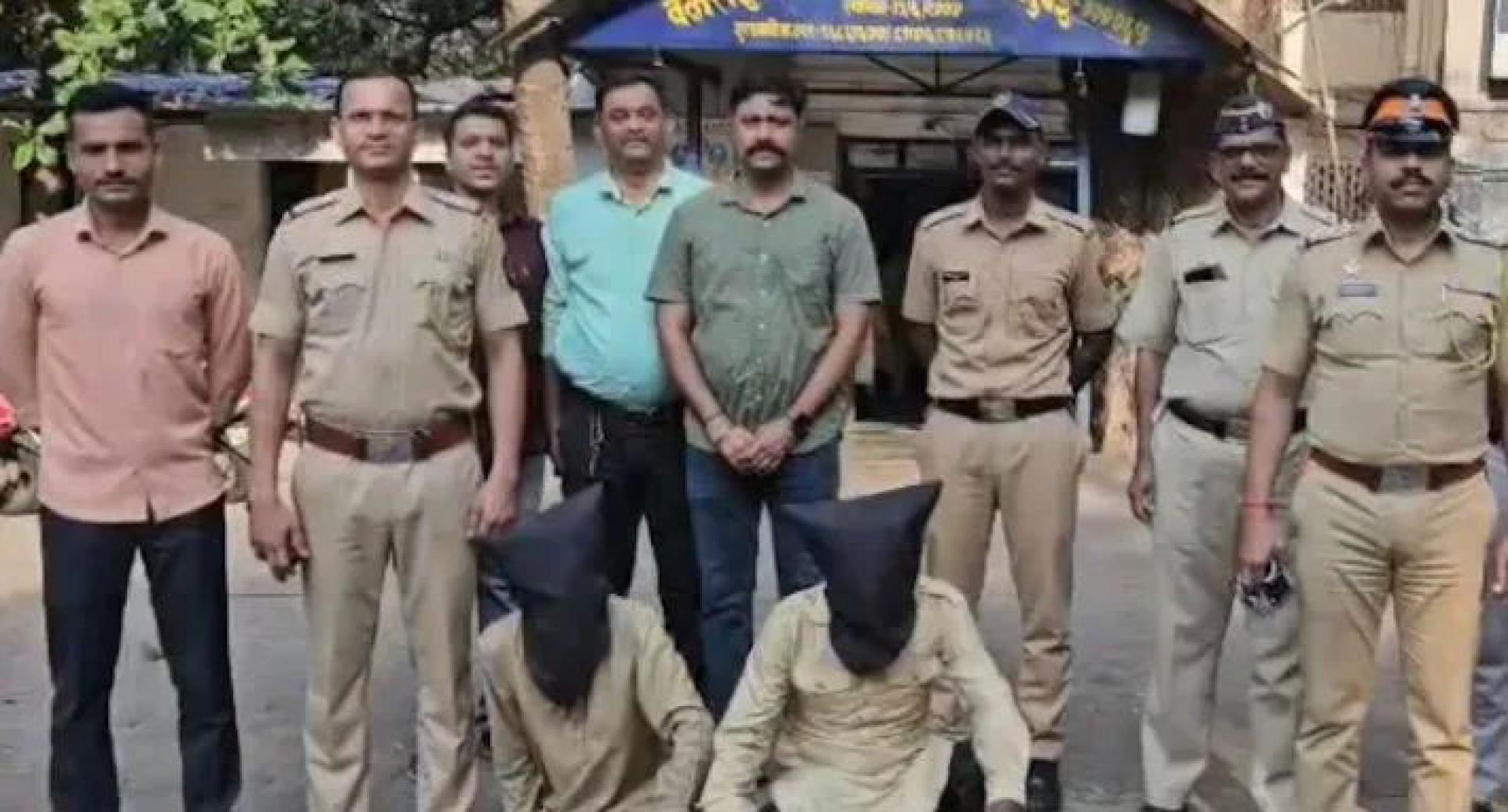 两名嫌疑人被捕。