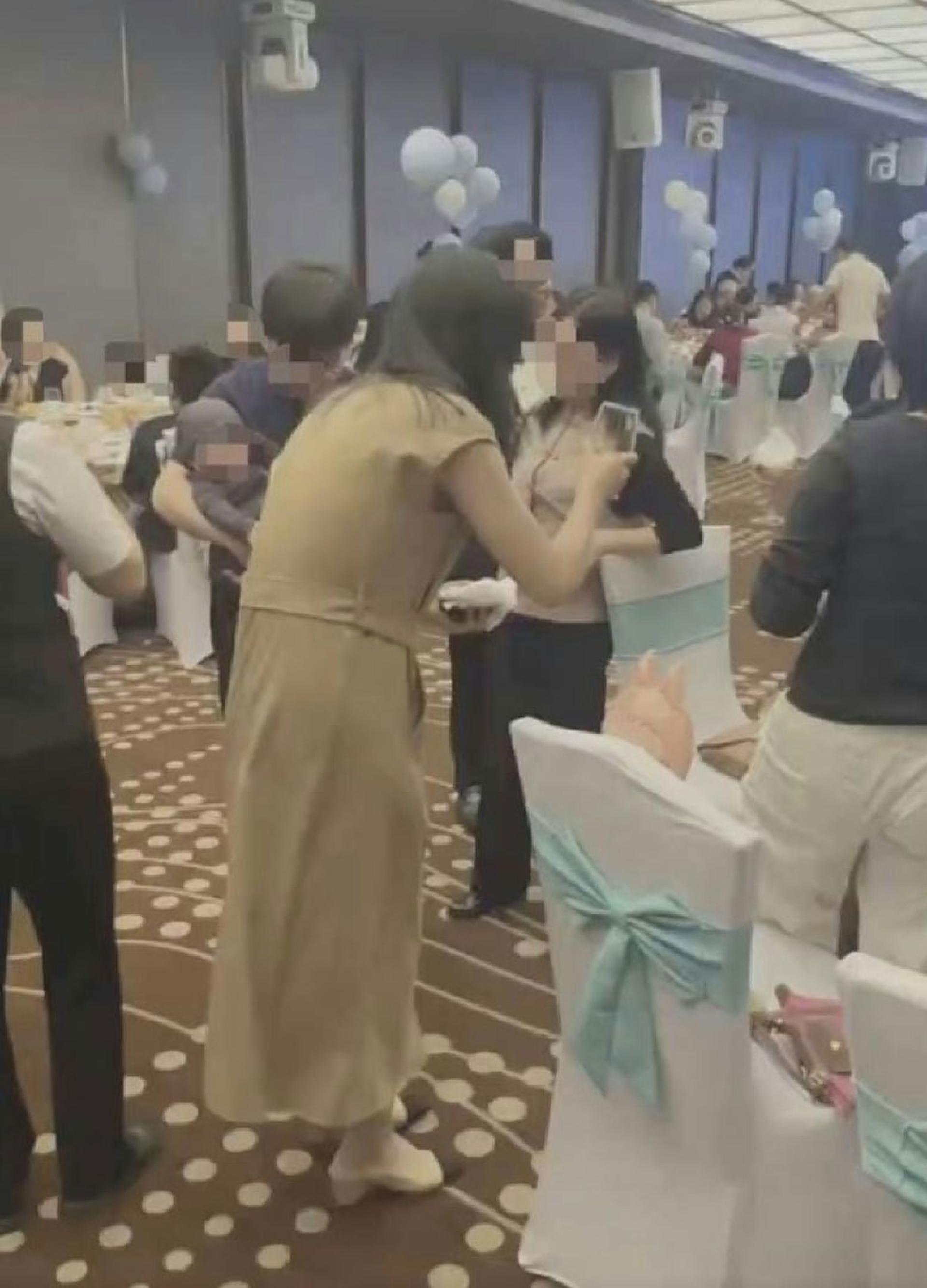 私生子百日宴现场。