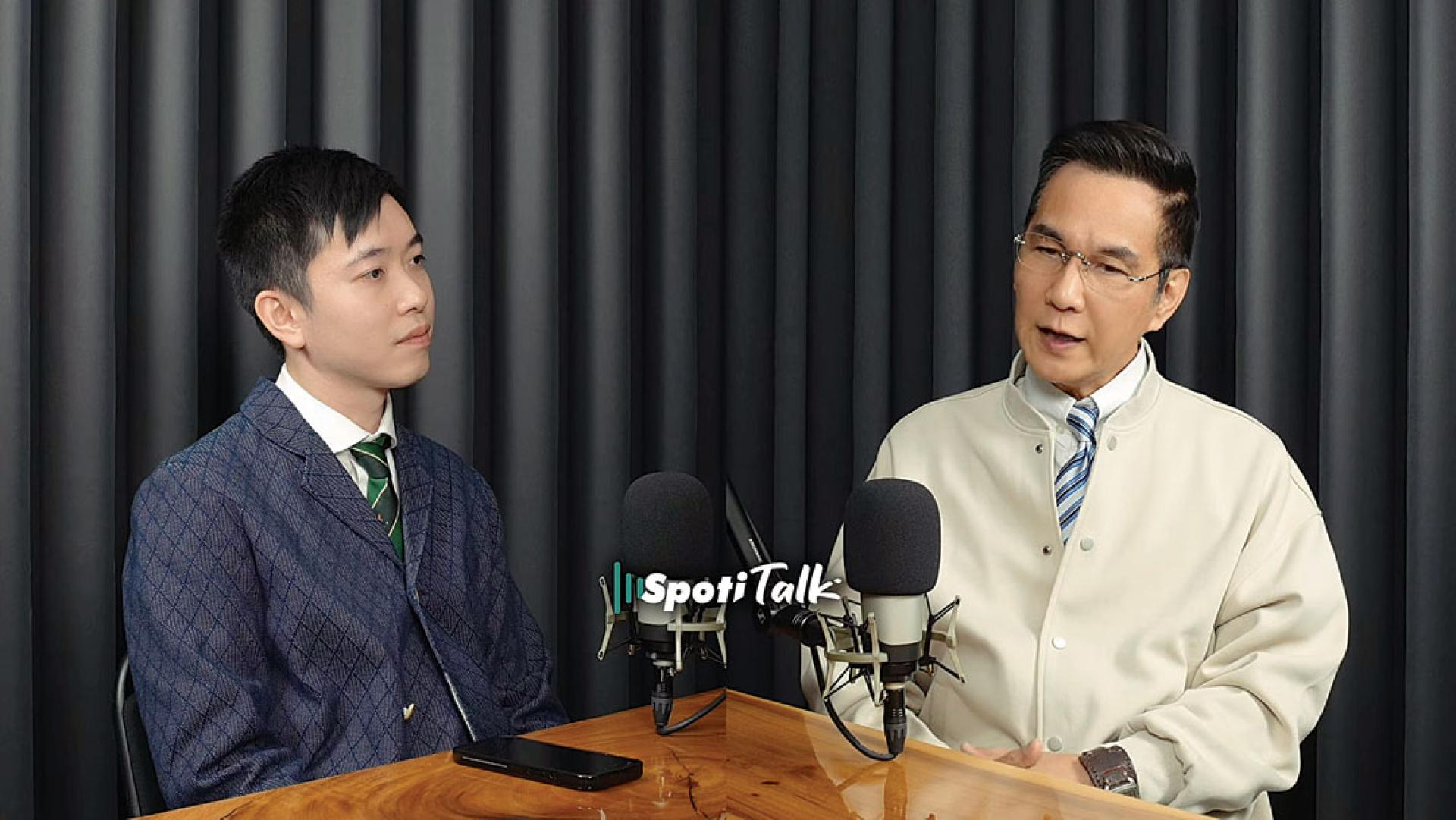 陈启泰（右）在接受网络节目访问时，亲口证实《百万富翁》当年确实存在“特殊安排”。