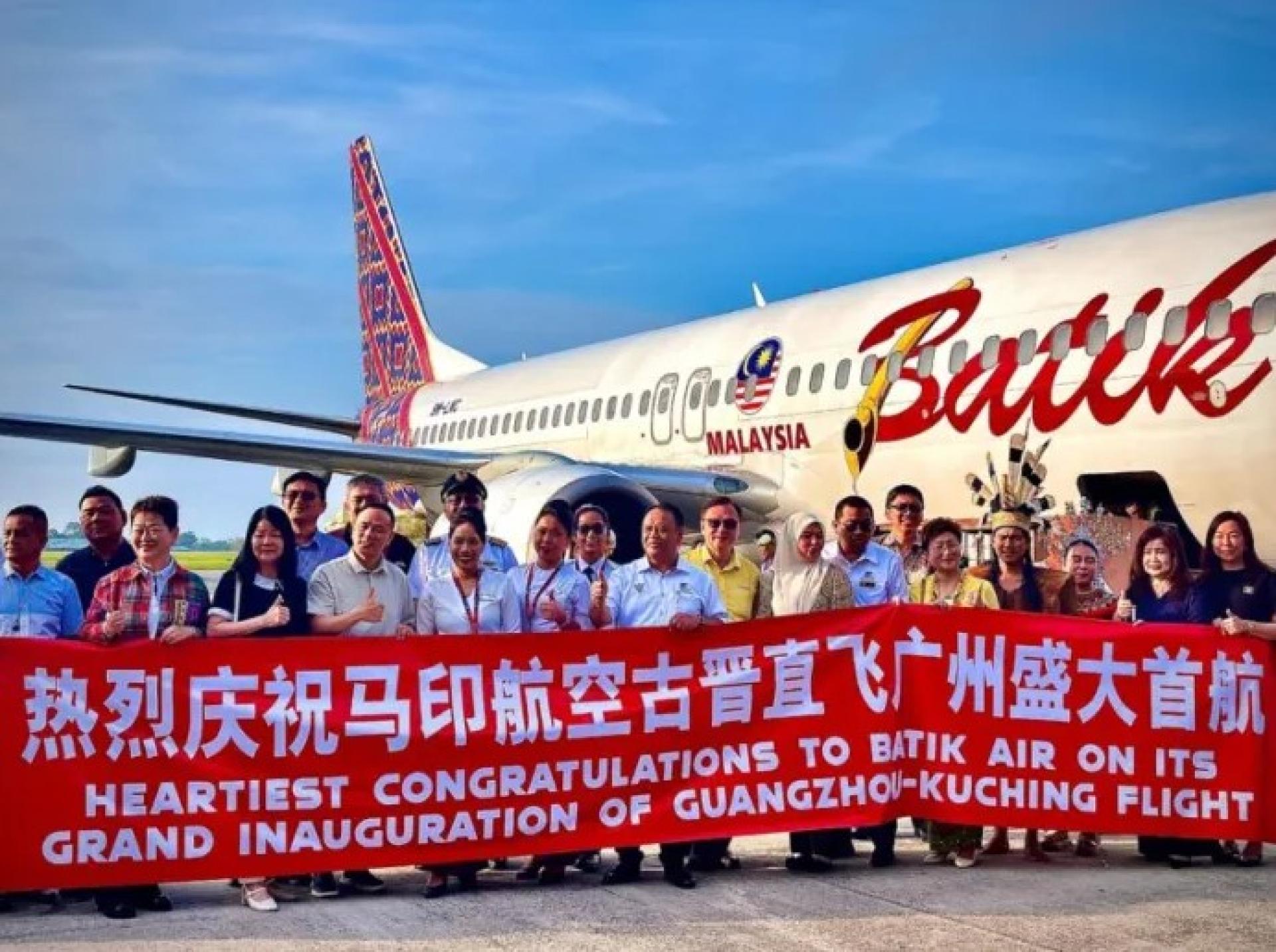 峇迪航空广州直飞古晋首航航班抵达，开通少于4小时直达航线，进一步促进旅游与商务往来。