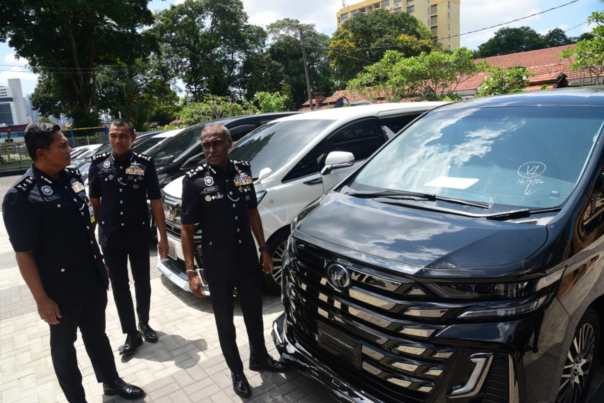 警方拘押的失车或“克隆车”。