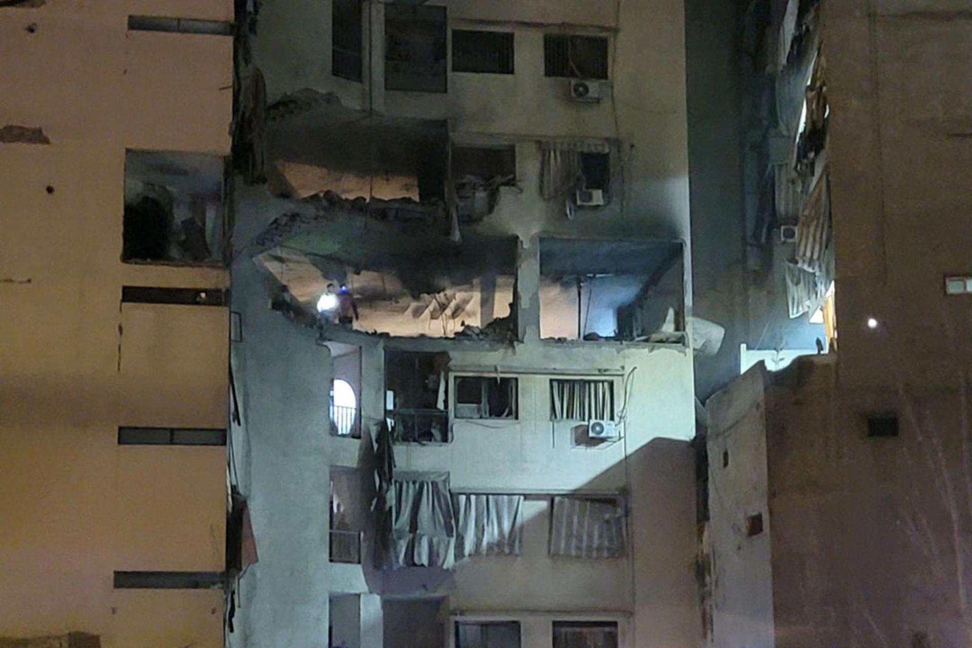 黎巴嫩巴士达区一公寓被击中。