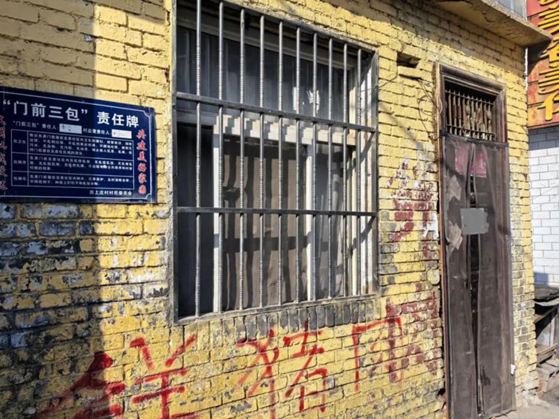 受害者家属带记者来到案发地。