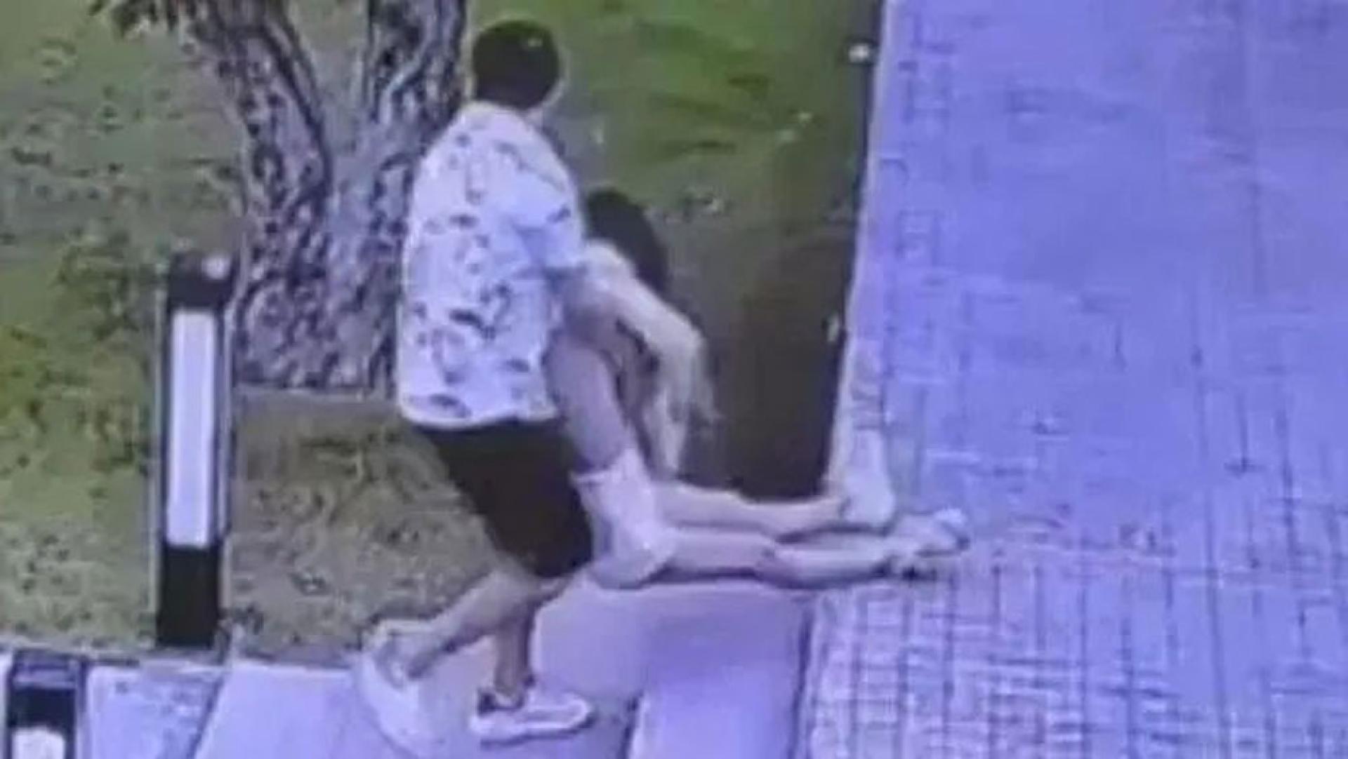 泰国警方对涉案的29岁中国籍男子赵天星（译音）发出逮捕令，称其非法拘禁致人死亡并转移或藏匿尸体。