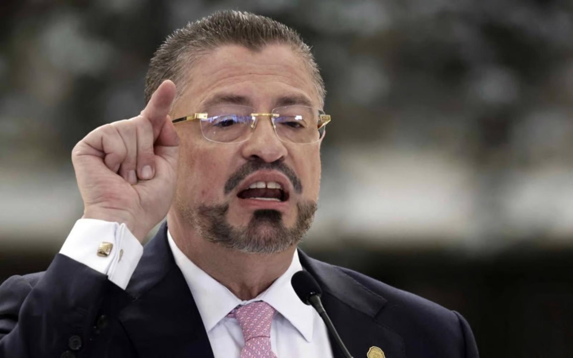 哥斯达黎加总统查韦斯称，“西半球必须清除共产主义者”。