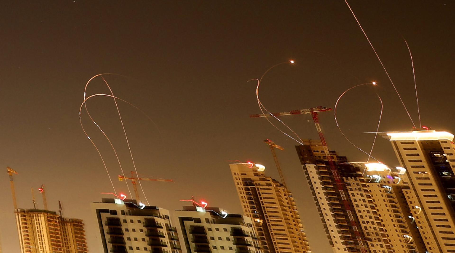 伊朗24日对以色列沿海城市内坦亚发动新一轮导弹袭击。