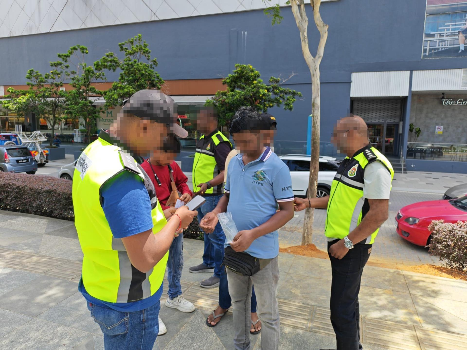 在3月20日至24日期间，移民局在全国展开45项移民检查与监督行动（Ops Pantau），在已鉴定的地点共检查3826名外籍人士。