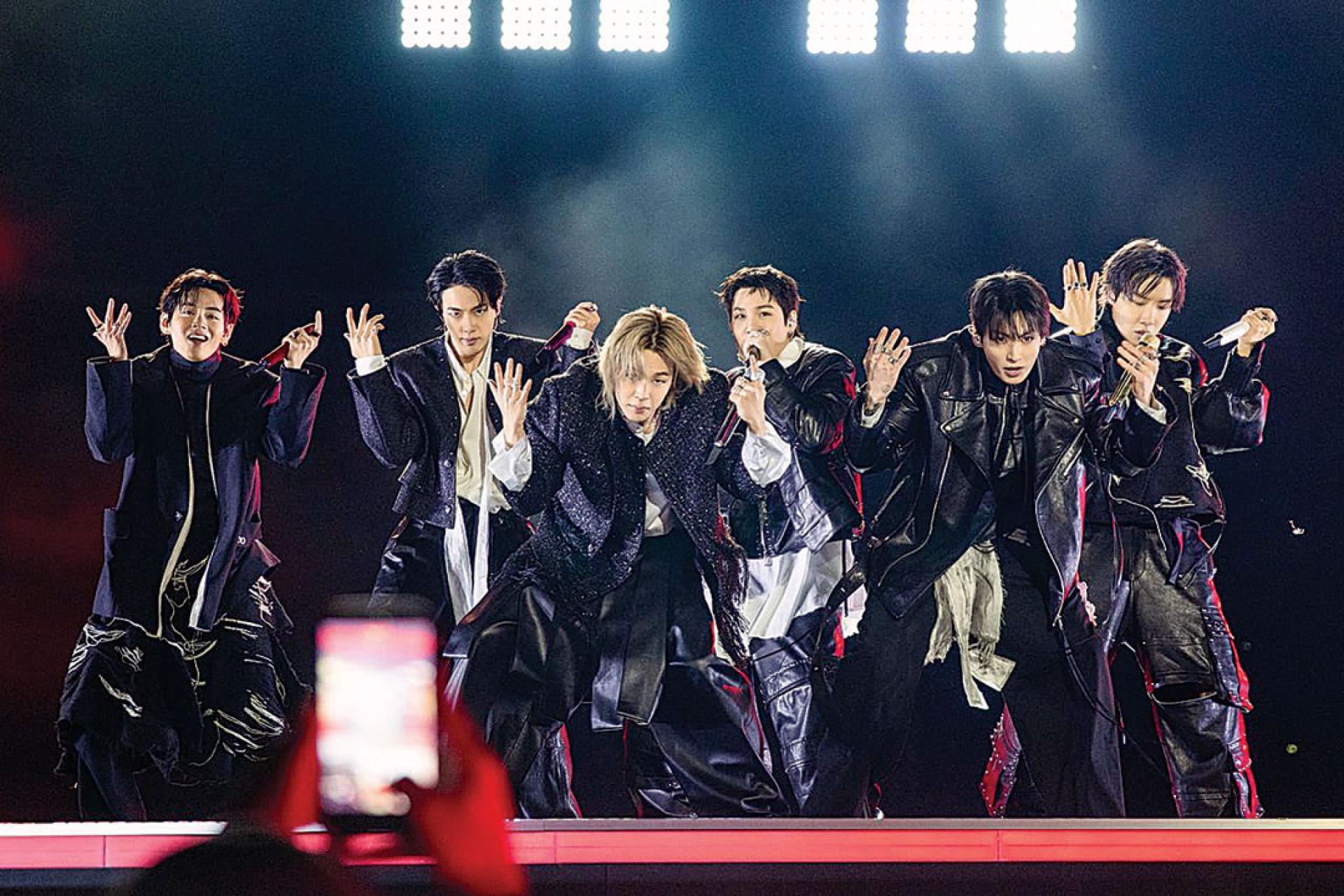 BTS将举办世界巡演，有报道预估经济效益将超越泰勒丝。