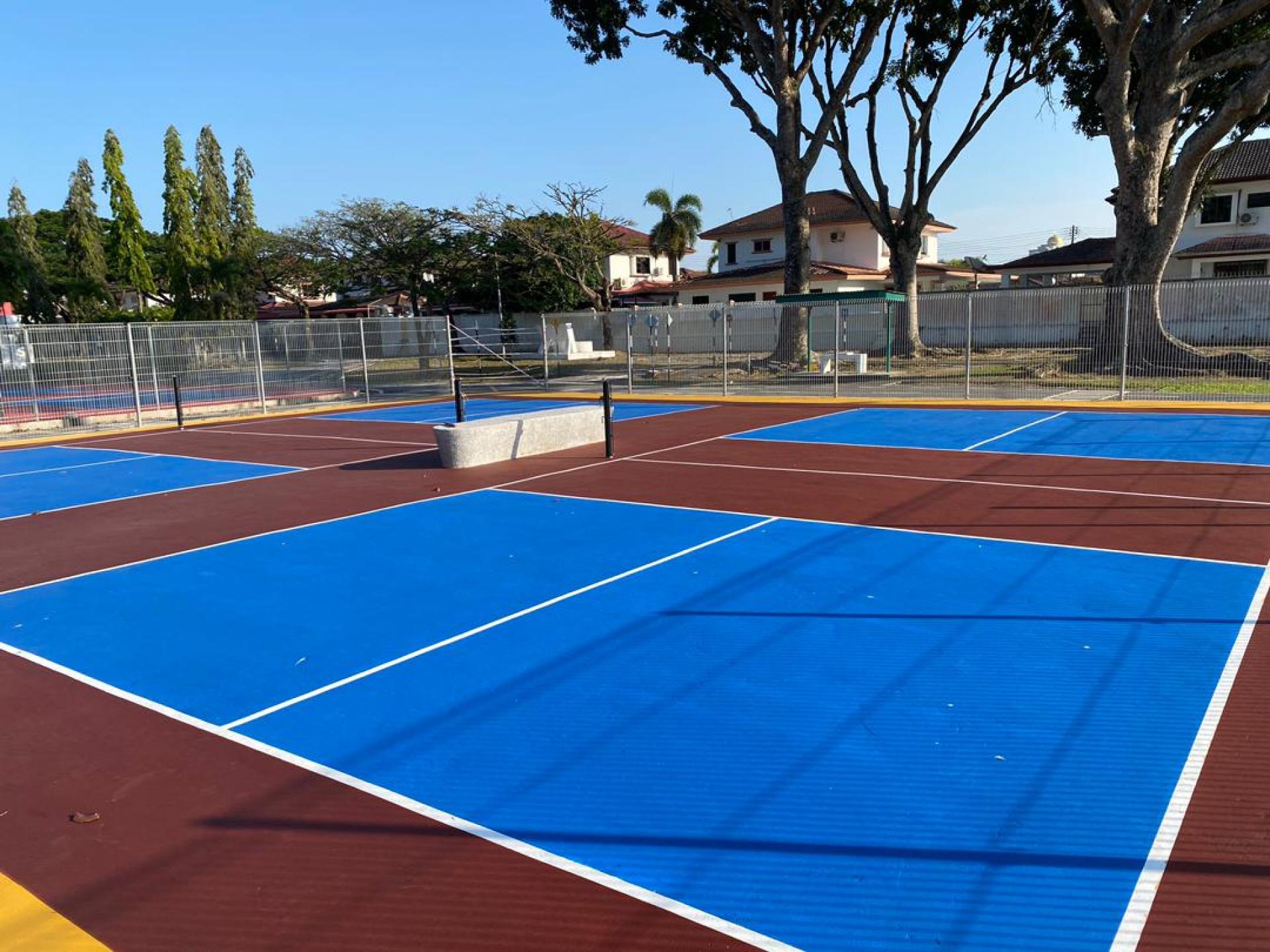 完成翻新的匹克球场。