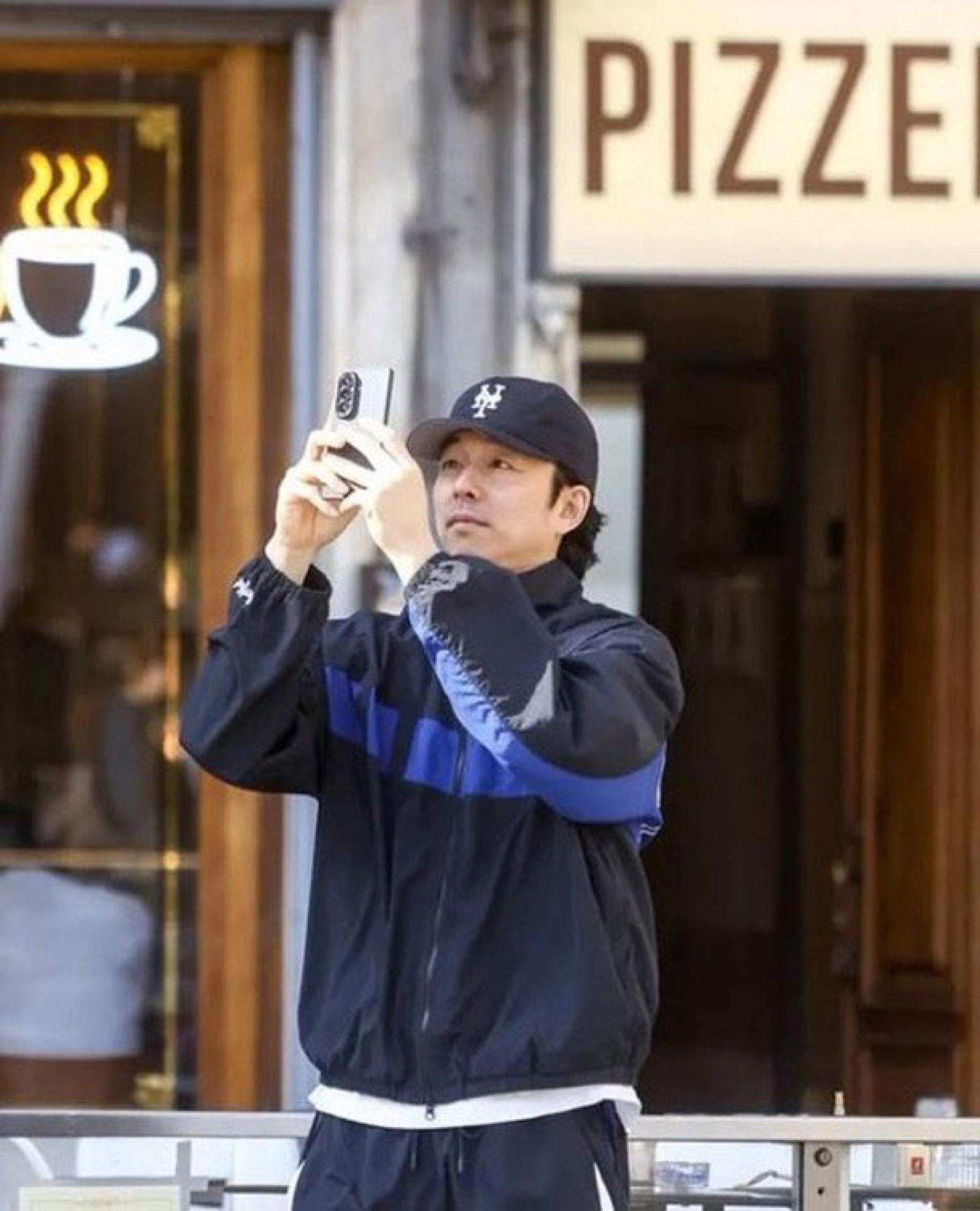 孔刘在社交网分享当地旅游照。