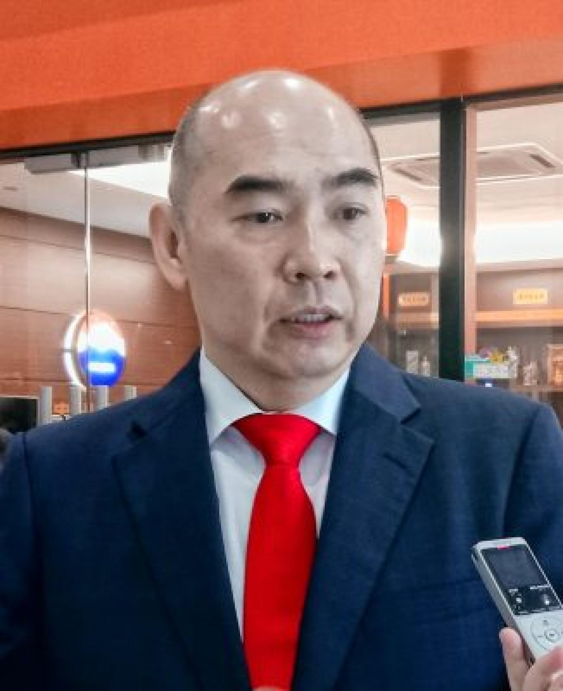 吴逸平认为，并非所有行业适合居家办公，当局做出任何决策前必须谨慎考虑。