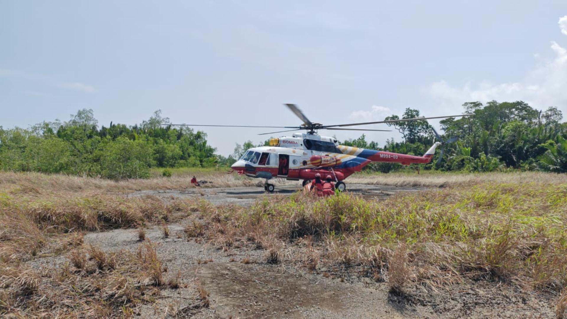 美里消防队出动空中消防小组助灭火。
