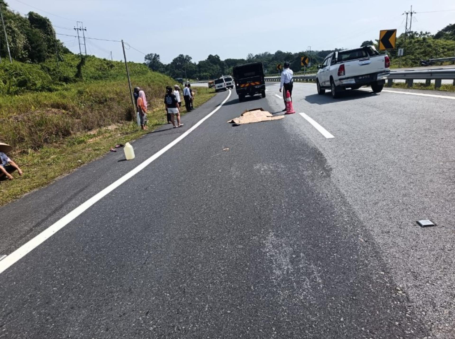 一名85岁老妇昨早在泛婆大道南加阿三（Nanga Assam）附近路段发生交通事故，被一辆客货车撞及，当场不治。