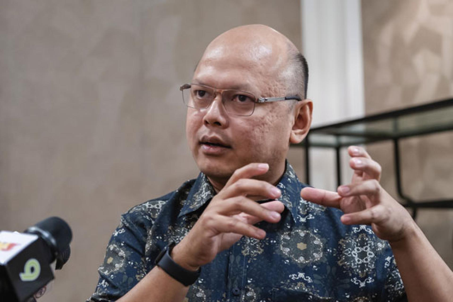 希迪认为，调整配额只能稍微控制消费，调整价格会更有效。