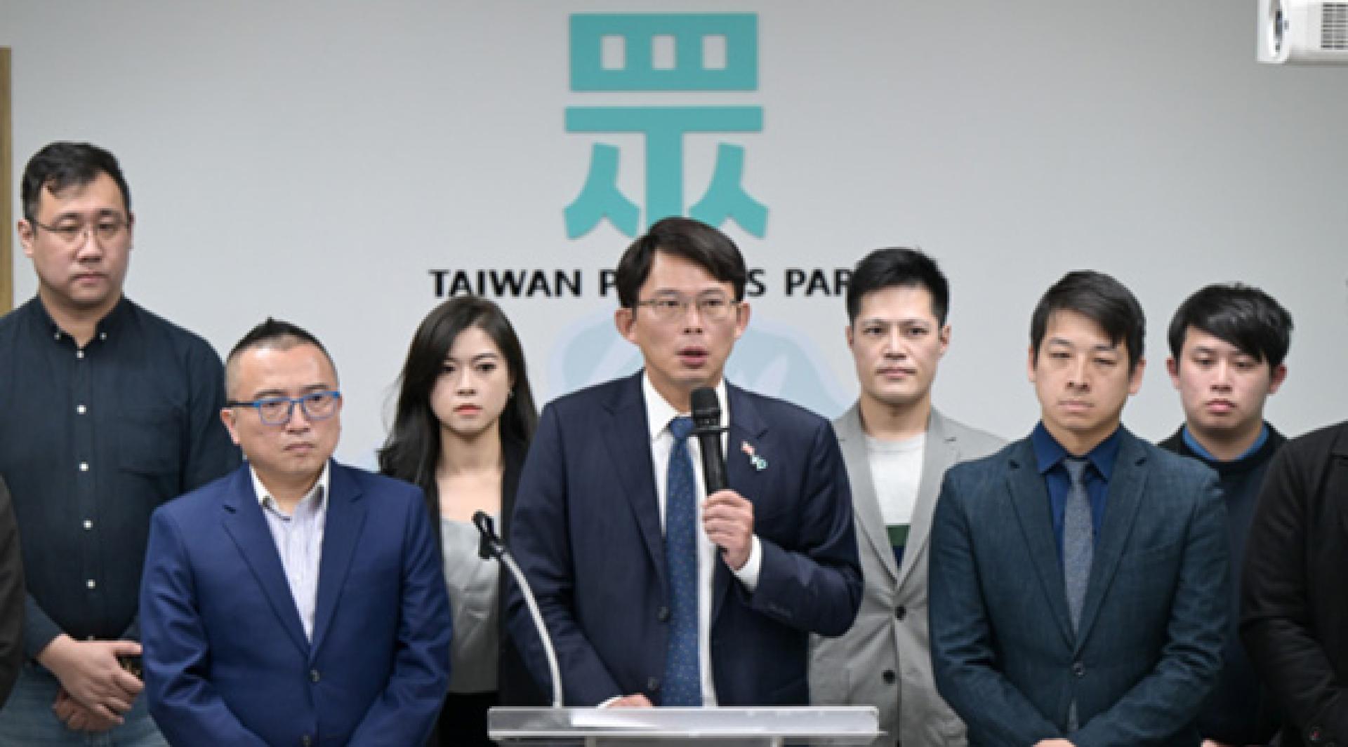 民众党主席黄国昌（中）。（档案照）