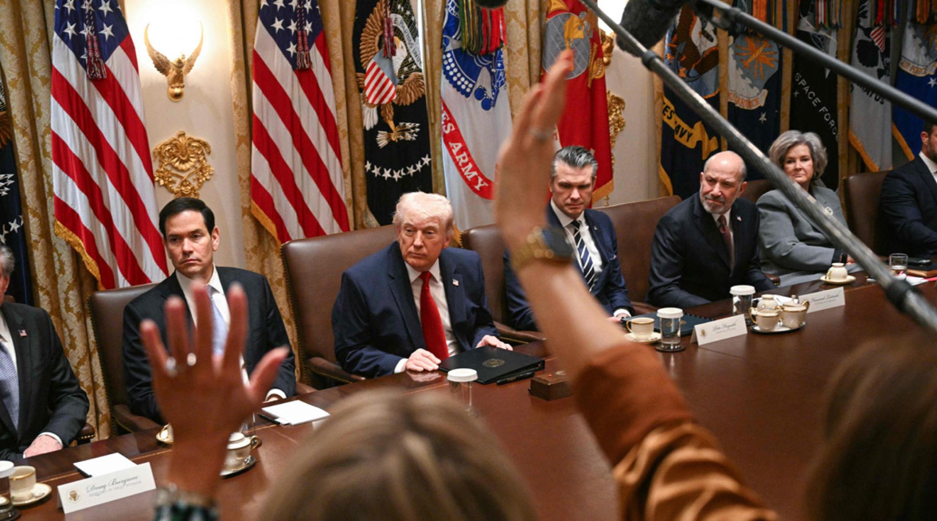 媒体围绕伊朗课题向特朗普提问。