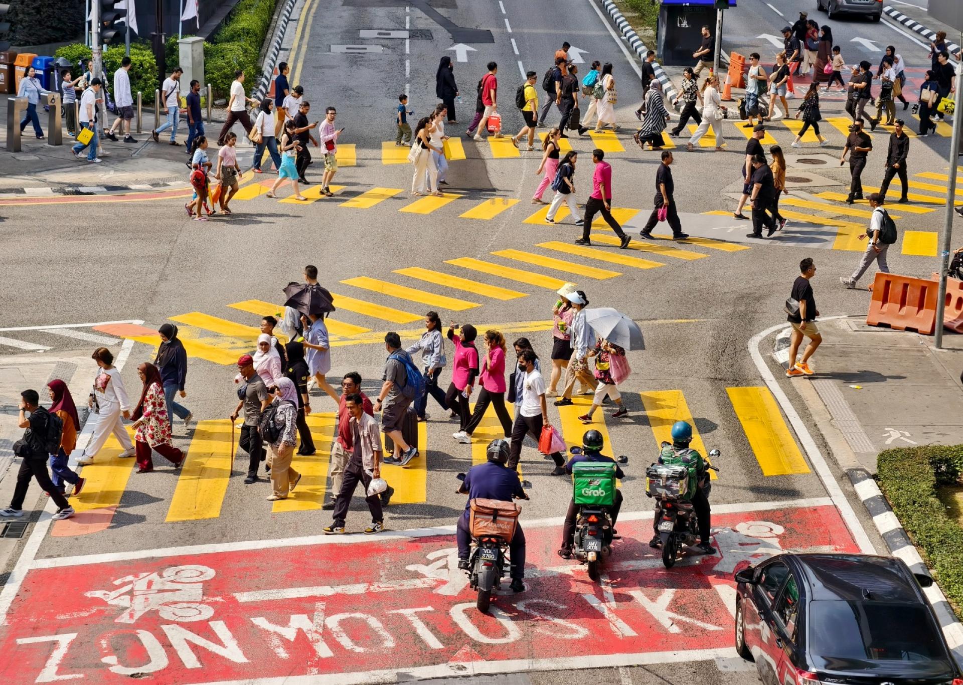 当前全球紧张局势加剧再次考验经济稳定脆弱性之际，马来西亚正处于一个决定性的政策十字路口。