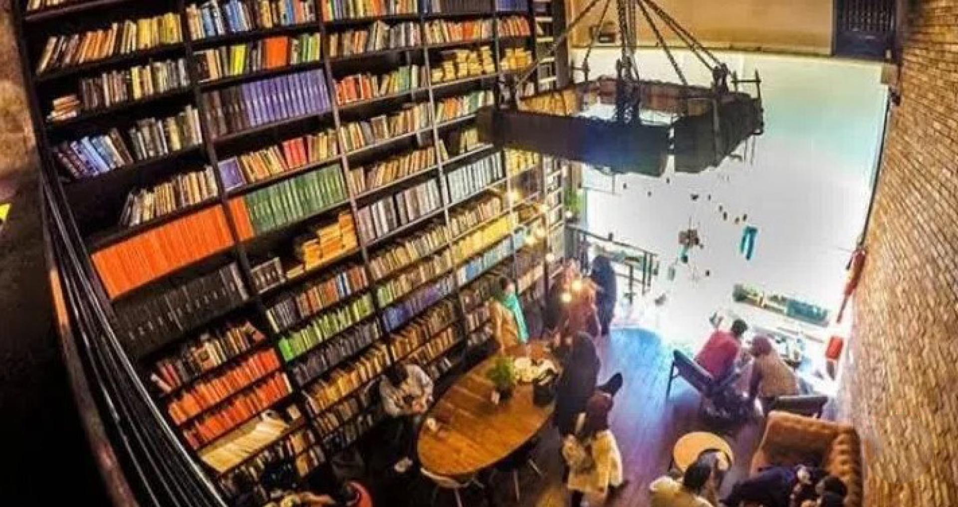 拉米兹咖啡馆在德黑兰拥有20多家分店，并在首都以外设有其他门店。据悉只有德黑兰分店受到当局禁令影响。