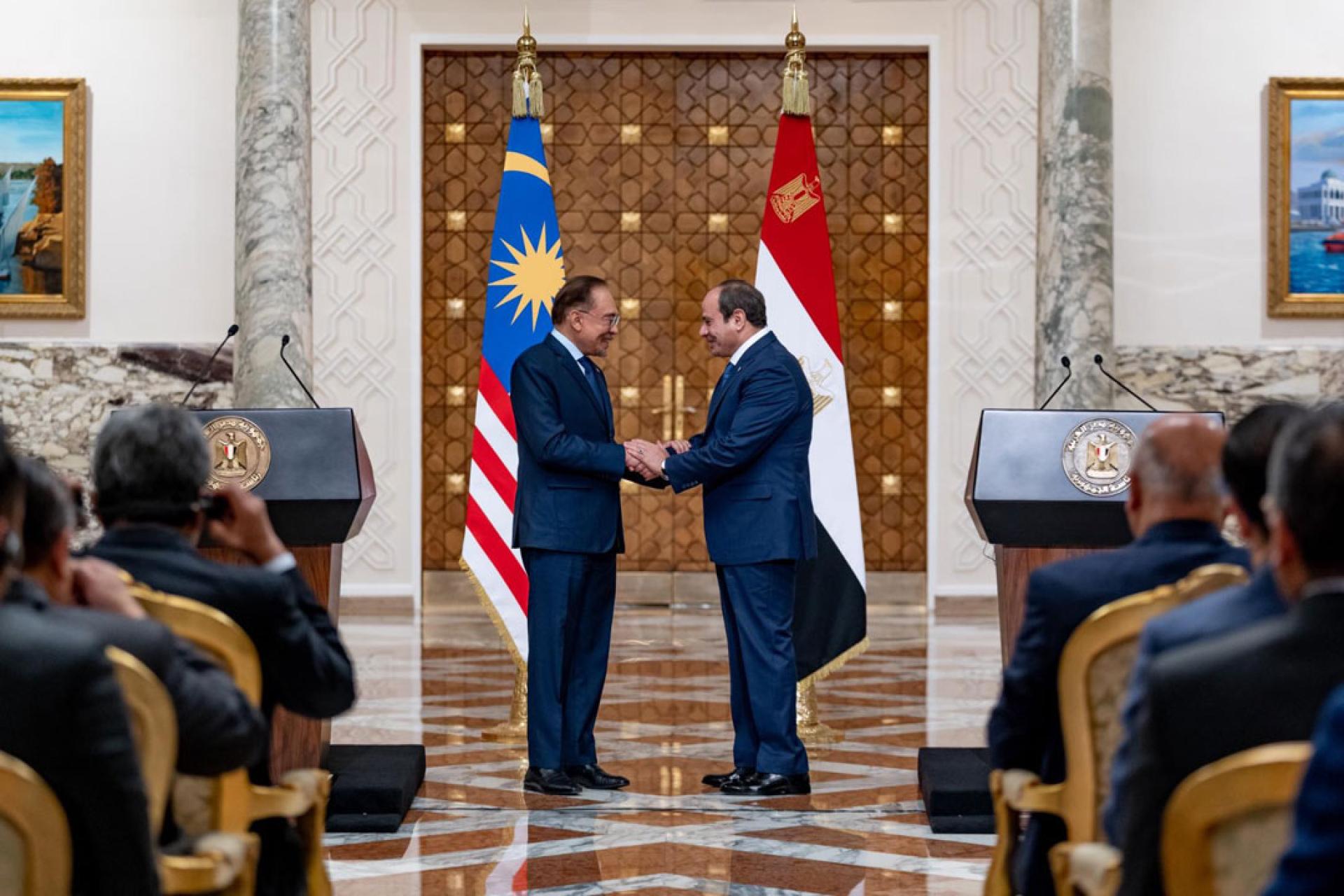 安华脸书发文指，埃及已明确保证并承诺协助我国向加沙地带运送人道主义援助物资。